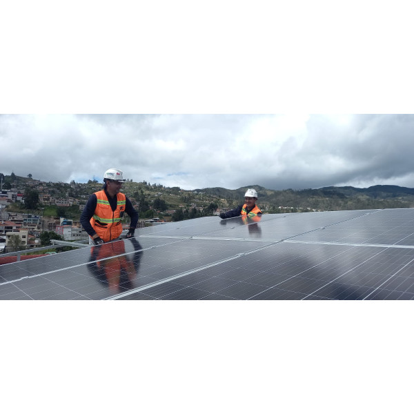 2023: Sistema ONGRID SMA de 12kWp instalado en el hospital de Azogues