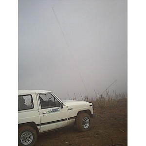 2002: Instalación de torres de medición para el HCPL en Loja