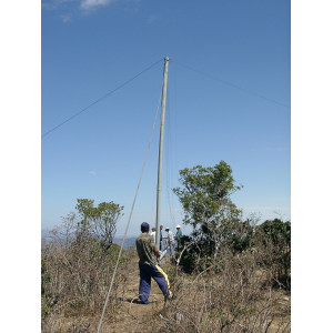 2003: Instalación de una torre de 40m propia en Las Chinchas