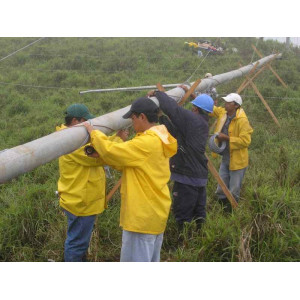 2005: Instalación de torres de medición en Baltra y Santa Cruz
