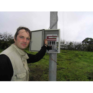 2005: Instalación de torres de medición en Baltra y Santa Cruz