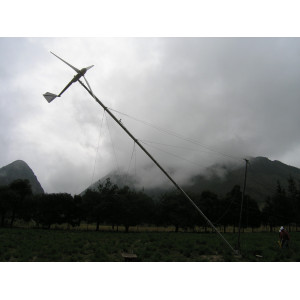 2008: Instalación de un aerogenerador en el Hostal del Pululaua