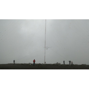 2013: Una torre de medición eólica de 80m para el INP