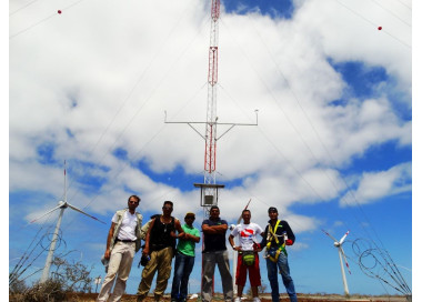 2014: Construcción e instalación de una torre de medición en Baltra
