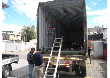 2016: Equipando un contenedor para la venta mobil de TIA