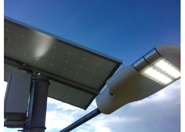 2016: 11 postes con LED Solar para la Cruz Roja