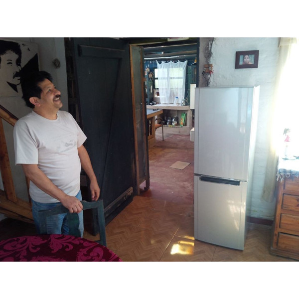 2017: Una refrigeradora solar en Los Armadillos Cafe