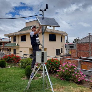 2022: Instalacion de una estación Meteorologica en Cañar para la UCACUE