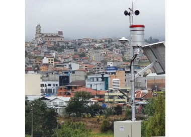 2022: La tercera estación meteorologica en Azogues para UCACUE