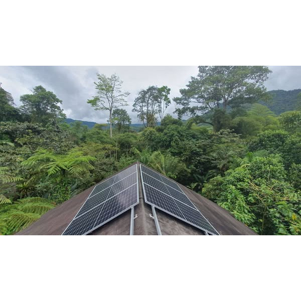 2024: Primer sistema GROWATT instalado en Mindo